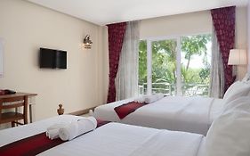อัมพวารี Amphawaree Hotel